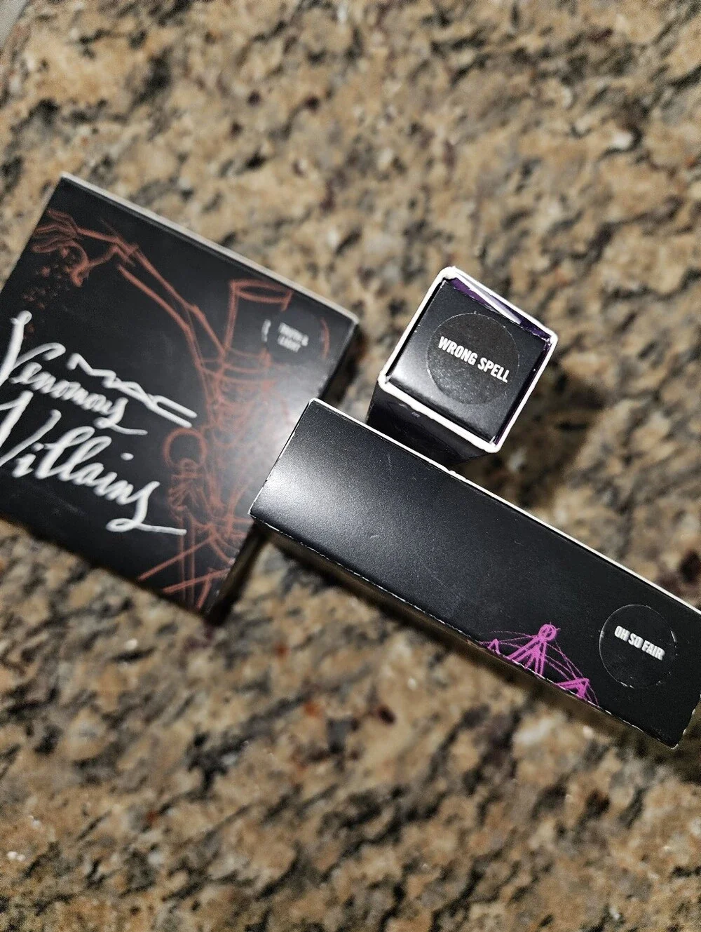 MAC Cosmetics Venomous Villains Compact & Lipstick Set - Black & Purple